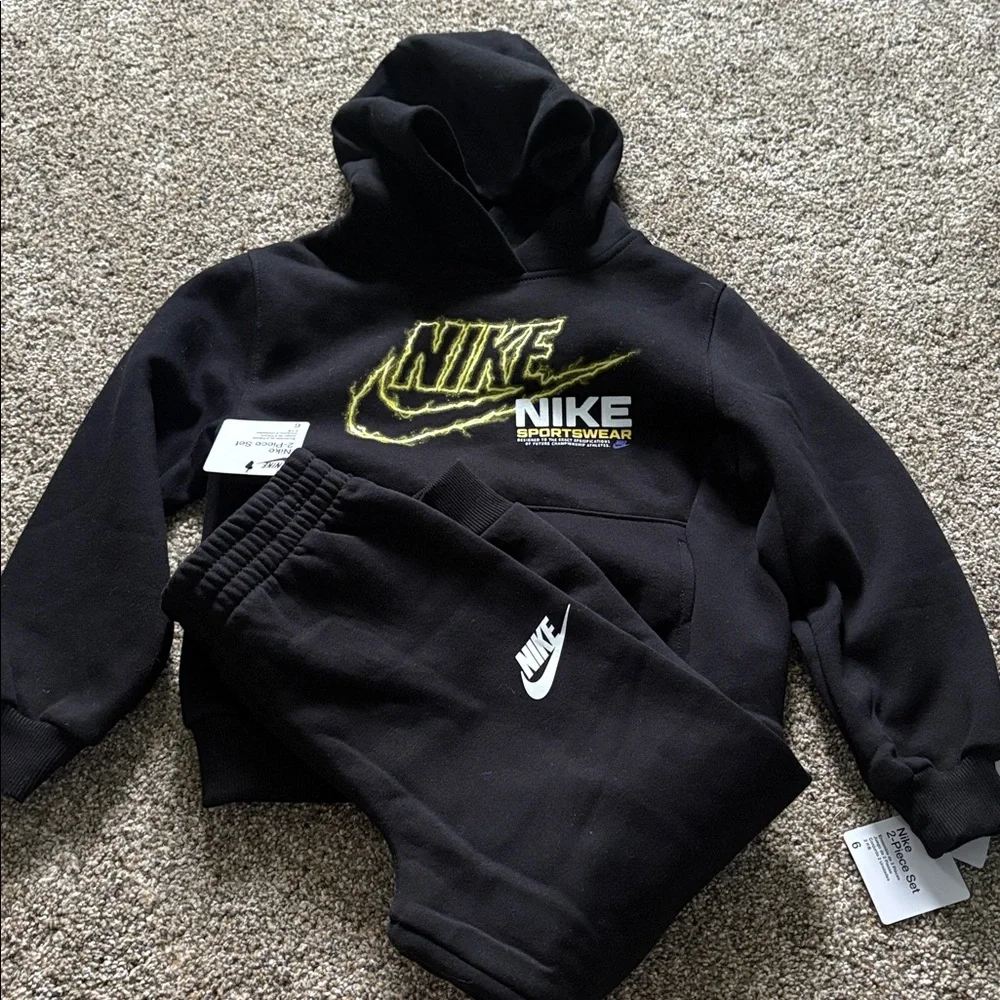 Nike Boys Kids Track Hoodie and Joggers Set size 6 NWT - Picture 2 of 3